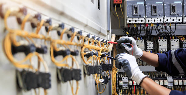 Professional Electrician technician working in Burbank, IL